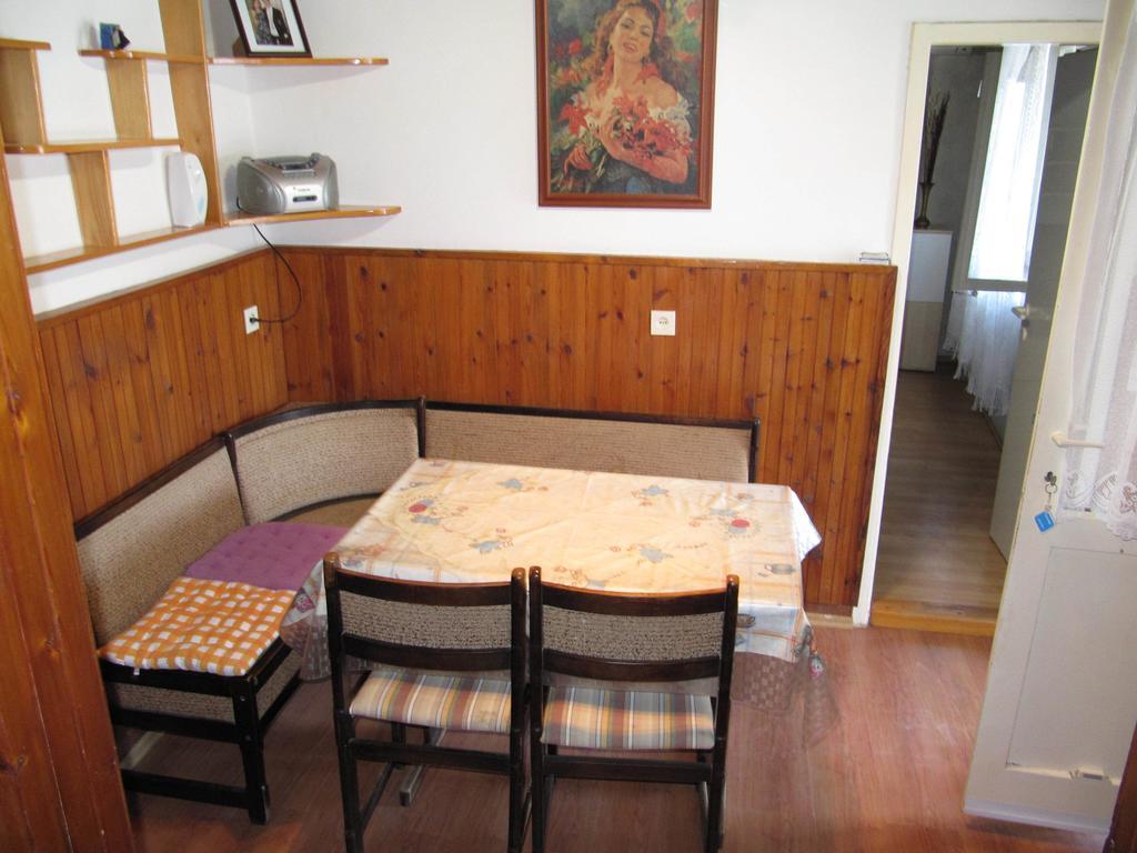 Apartmans And Rooms Dunjini Dvori Korčula Cameră foto