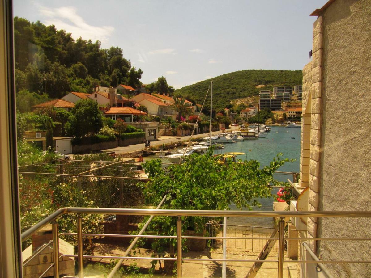 Apartmans And Rooms Dunjini Dvori Korčula Exterior foto