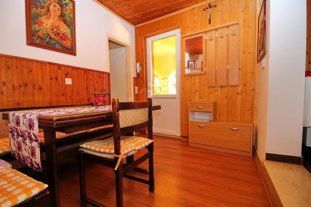 Apartmans And Rooms Dunjini Dvori Korčula Exterior foto